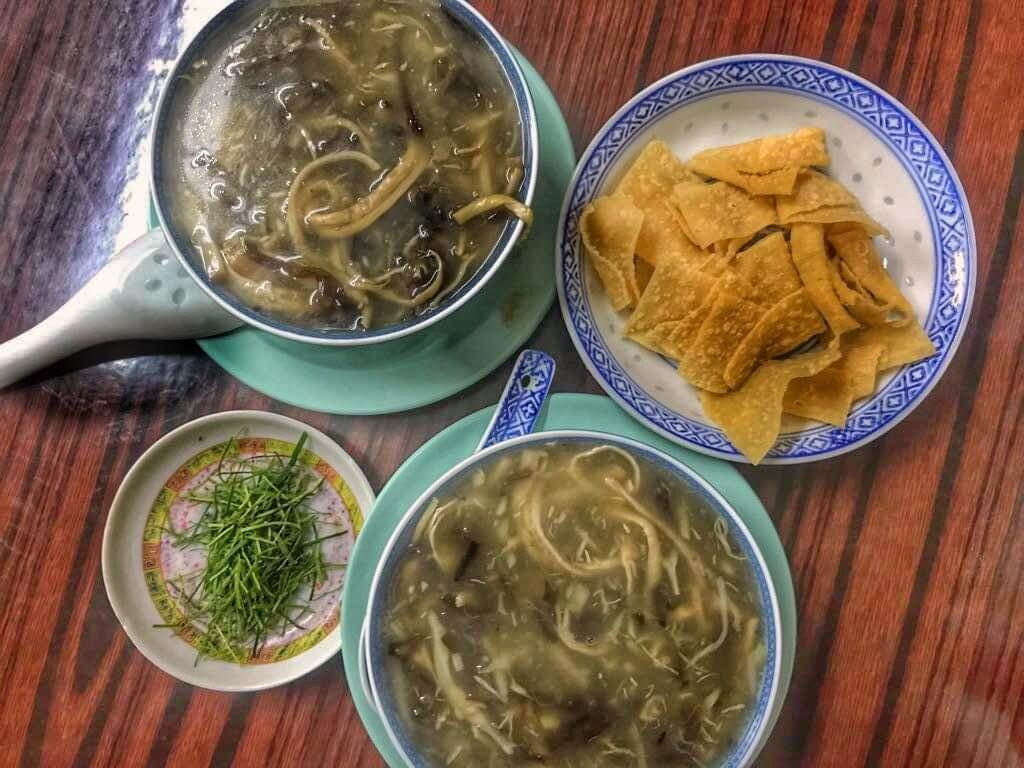 Thường phải đến các nhà hàng, nơi có đầu bếp chuyên môn cao, mới được thưởng thức món ăn được xem như đặc sản này.