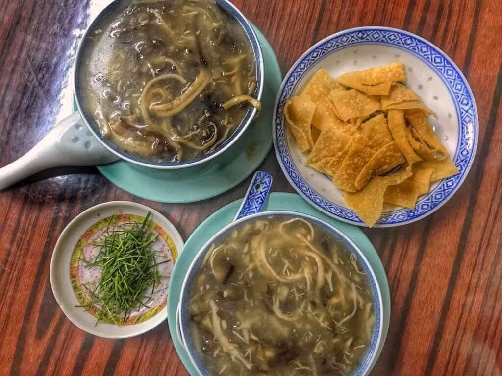 Thường phải đến các nhà hàng, nơi có đầu bếp chuyên môn cao, mới được thưởng thức món ăn được xem như đặc sản này.