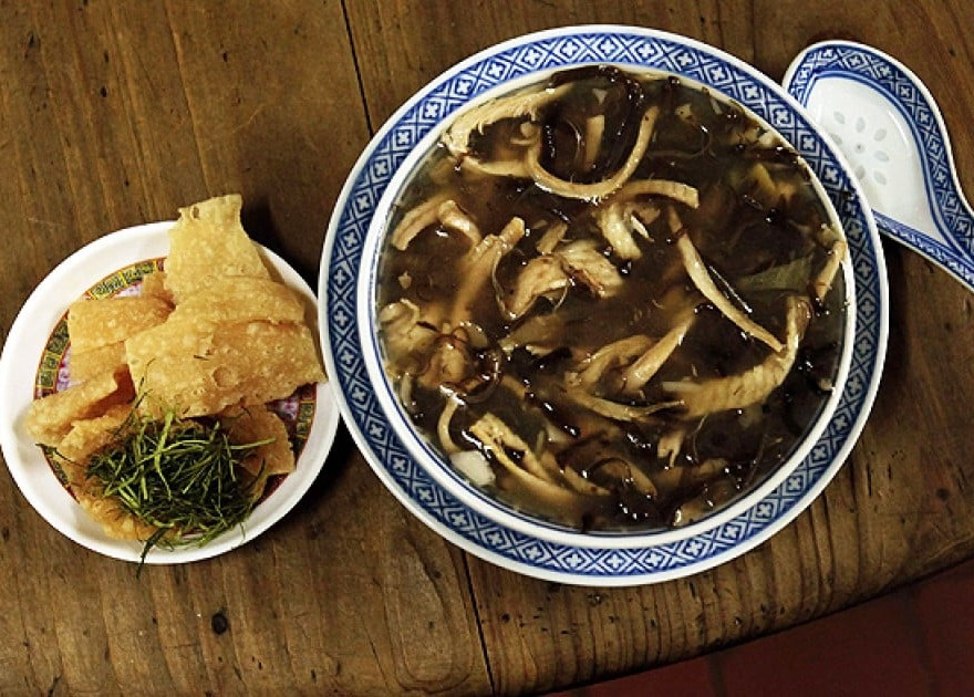 Tuy nhiên, cần lưu ý rằng việc sử dụng thịt rắn và thưởng thức món súp rắn không phổ biến trong ẩm thực hàng ngày của người dân Malaysia.