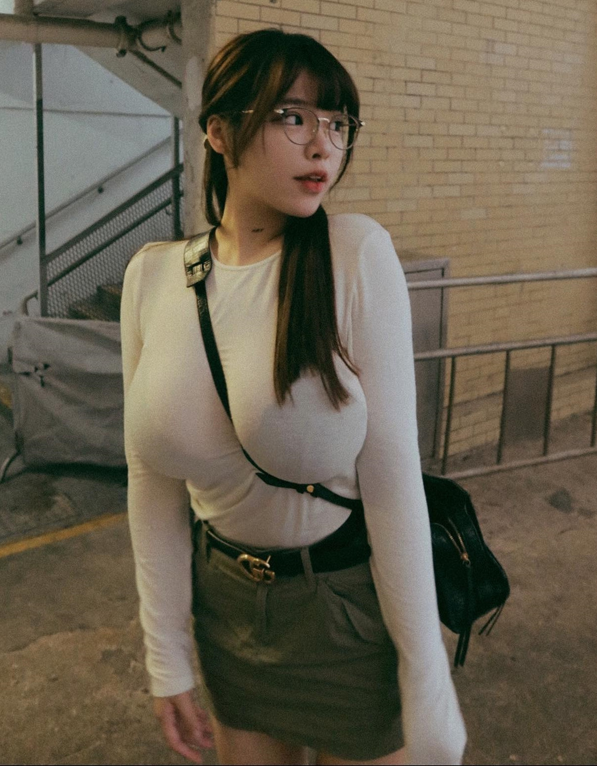 Rất nhanh, những hình ảnh hot girl gợi cảm Tương Nhi diện đồ bó sát được tập hợp và lan truyền rộng rãi.