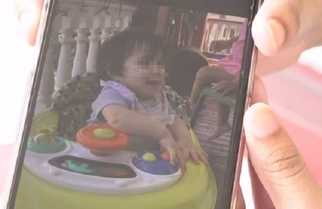 Du lich 10 ngay, me bo con 16 thang tuoi o nha chet doi