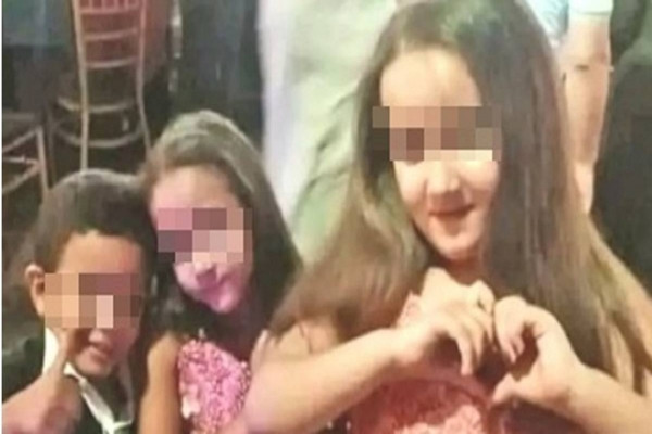 Con an keo xa lang, me dau don mat ca 3 con