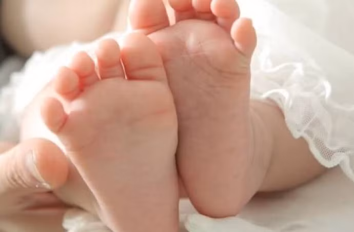 Khong co tu cung van sinh duoc con nho robot ho tro