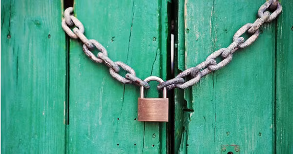 Me nhot 2 con gai o nha, bo doi den chet gay phan no