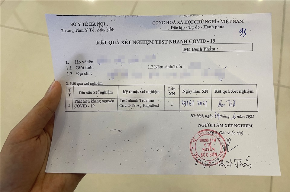 Sau khi có kết quả âm tính, hành khách được di chuyển về nhà và được yêu cầu tự giác cách ly tại nhà và theo dõi sức khỏe trong vòng 14 đến 21 ngày.