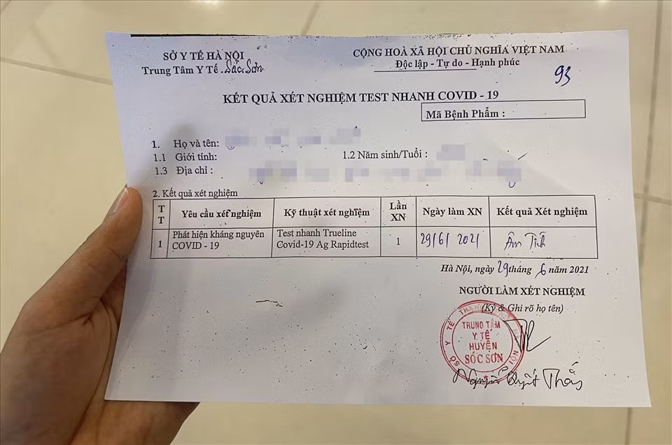 Sau khi có kết quả âm tính, hành khách được di chuyển về nhà và được yêu cầu tự giác cách ly tại nhà và theo dõi sức khỏe trong vòng 14 đến 21 ngày.