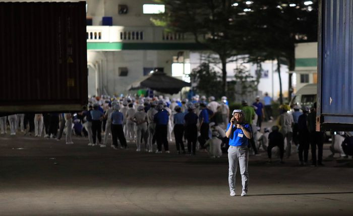 Nhà máy của công ty này có 4.000 công nhân. Khi phong tỏa có 2.800 công nhân phải ở lại để lấy mẫu xét nghiệm tầm soát.