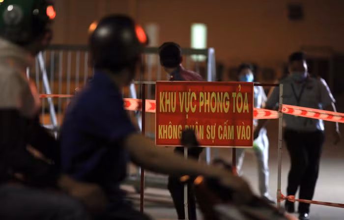 Bà Lê Bích Loan, Phó trưởng Ban quản lý khu công nghệ cao TP.HCM, cho biết trước mắt, công ty Nidec Sankyo tạm dừng mọi hoạt động. Sau đó 2.800 nhân viên sẽ vừa cách ly, vừa sản xuất trong nhà máy.