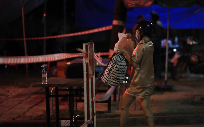 Đại diện Ban quản lý khu công nghệ cao cho biết trong chiều 29/6, khoảng 24.000 người đã được lấy mẫu xét nghiệm. Ngày 30/6, lực lượng chức năng tổ chức để lấy mẫu số còn lại.