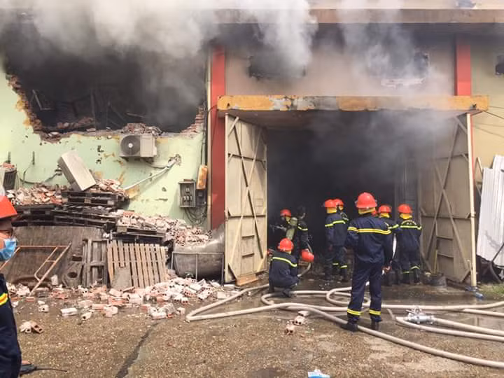 Chay du doi o kho hang cang Bach Dang, Ha Noi-Hinh-2