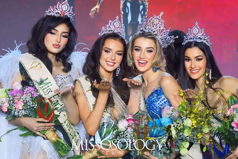 Top 4 Miss Earth 2024 đọ sắc trong chung kết. Ảnh: FB Missosology.