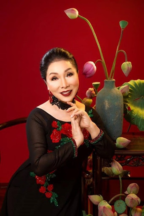 Theo VTV, năm 1995, nữ nghệ sĩ bảo vệ luận án Tiến sĩ với đề tài "Sự thích nghi của nghệ thuật sân khấu dân tộc cổ truyền của các quốc gia Đông Nam Á" với điều kiện sinh hoạt hiện đại của khán giả ở thế kỷ 21. Ảnh: Dân Việt.