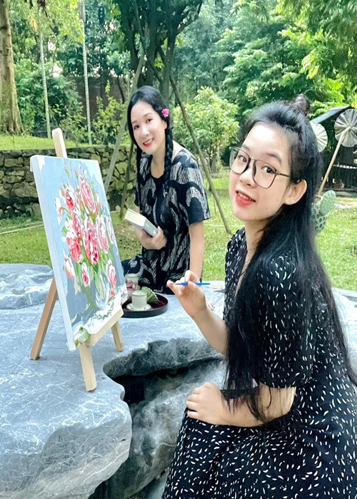 Khi rảnh rỗi, Thanh Thanh Hiền làm thơ, viết nhạc, đọc sách.