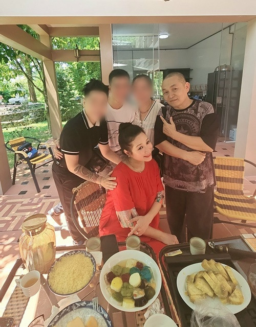 Thanh Thanh Hiền thường xuyên mời bạn bè, đồng nghiệp, người thân đến nhà vườn ăn uống.