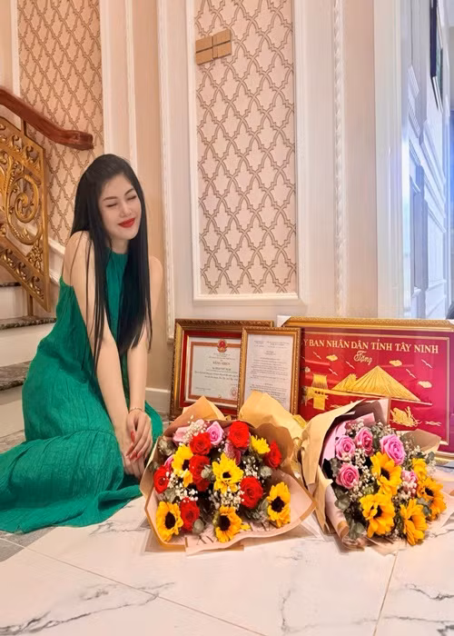 Nữ ca sĩ xây được biệt thự 70 tỷ sau 6 năm chăm chỉ làm việc.