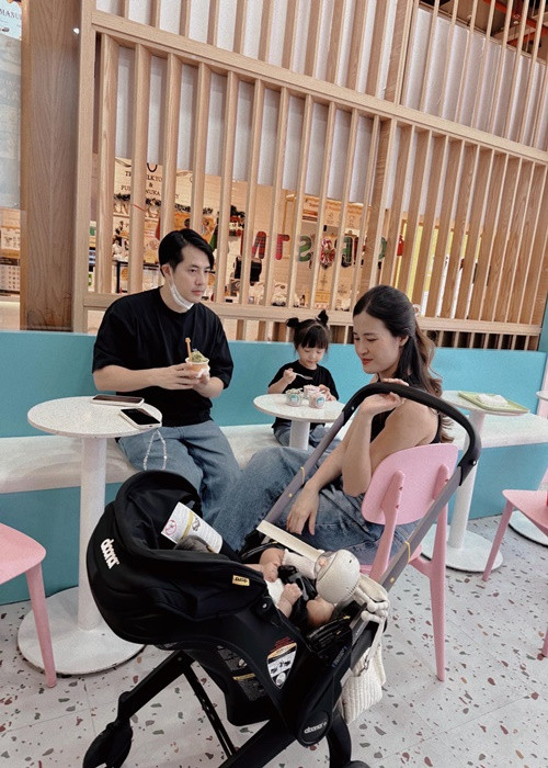 Kết hôn được 5 năm, có hai con gái chung, Ông Cao Thắng và Đông Nhi vẫn mặn nồng. Ảnh: FB Ông Cao Thắng.