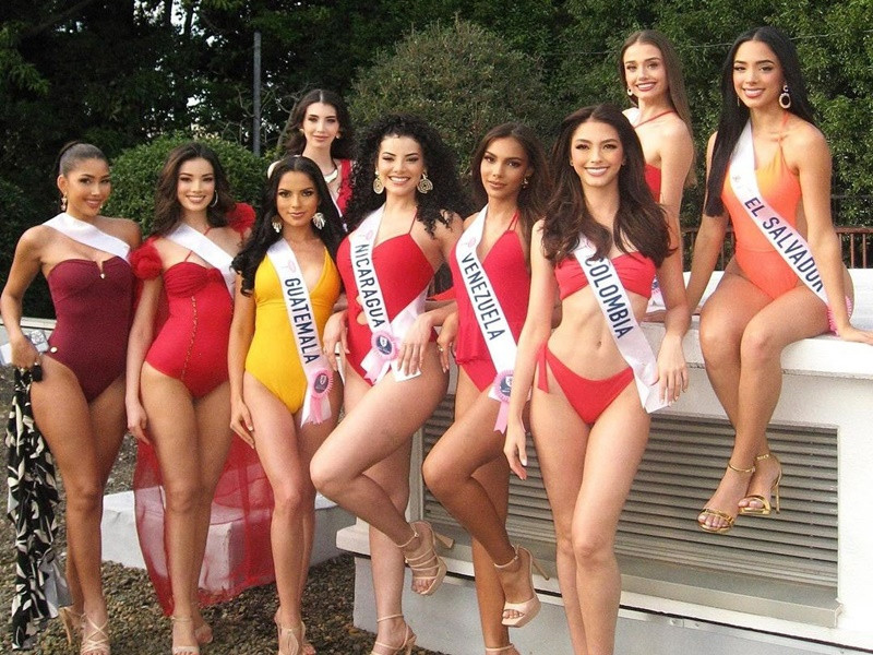 Các thí sinh Miss International 2024 thả dáng với áo tắm trong buổi chụp ảnh. Ảnh: Tiền Phong.