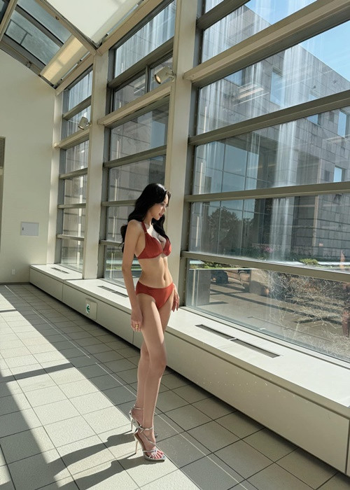 Vóc dáng của đại diện Việt Nam được khen ngợi săn chắc, gợi cảm. Ảnh: FB Thanh Thủy.