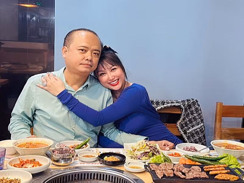 Phi Thanh Vân và bạn trai mới dính như hình với bóng. Ảnh: FB Phi Thanh Vân.