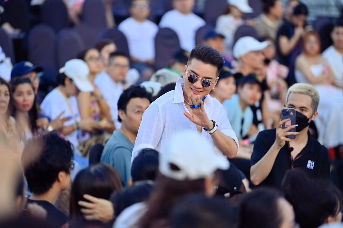 Co giao cu tiet lo chuyen bat ngo ve Dam Vinh Hung-Hinh-2