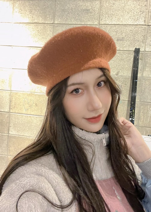 Lynk Lee chia sẻ trên Sinh Viên Việt Nam năm 2023, cô không muốn nợ nần ai nên chuẩn bị đầy đủ tiền phẫu thuật mới thực hiện ước mơ của mình. Ảnh: FB Lynk Lee.