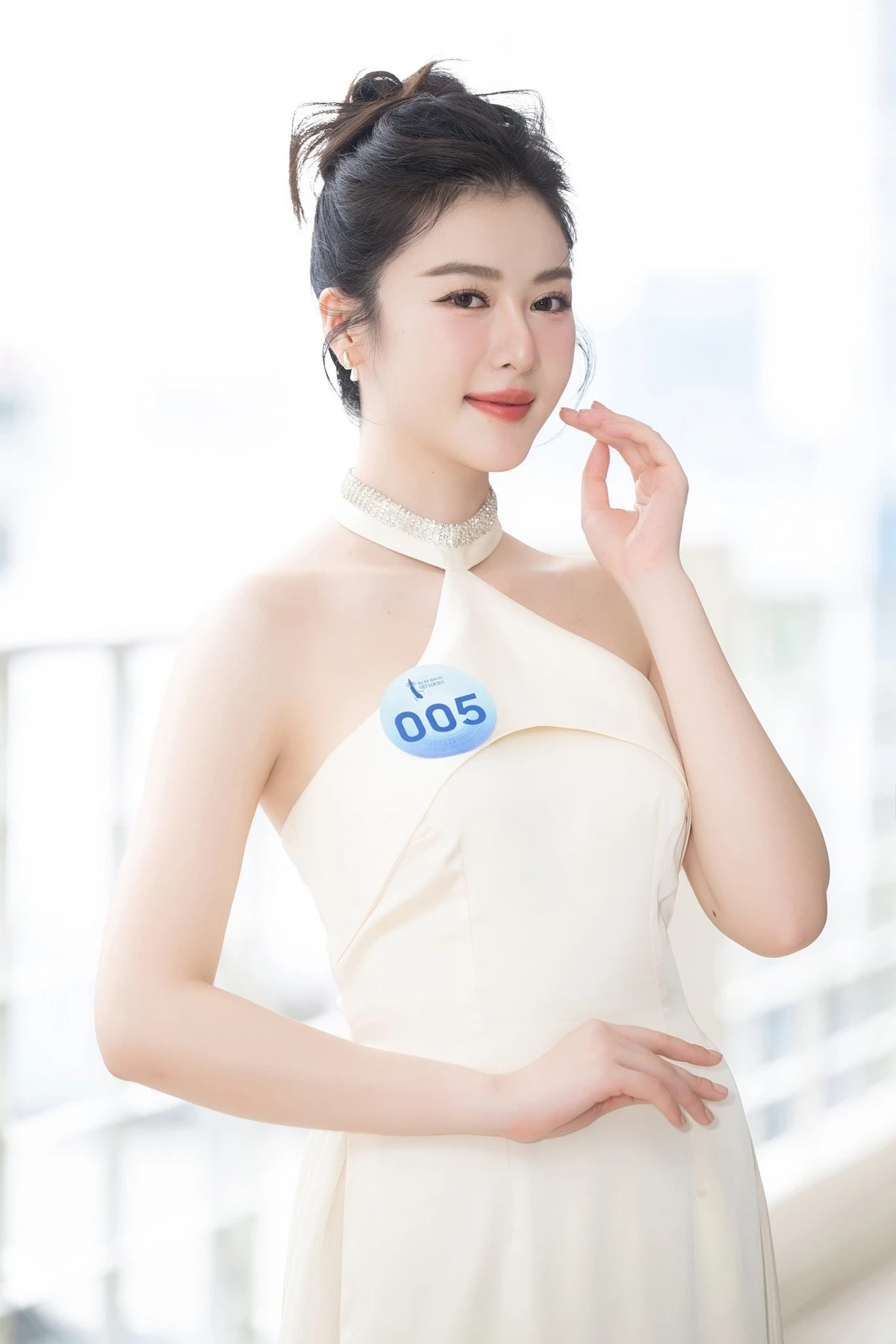 Với lần trở lại này, hành trang của Hồng Diễm là sự tự tin, trưởng thành và tinh thần năng lượng. Cô chia sẻ muốn đại diện cho người phụ nữ dân tộc Tày thời hiện đại với tư duy mở, sẵn sàng bắt nhịp xu hướng mới.