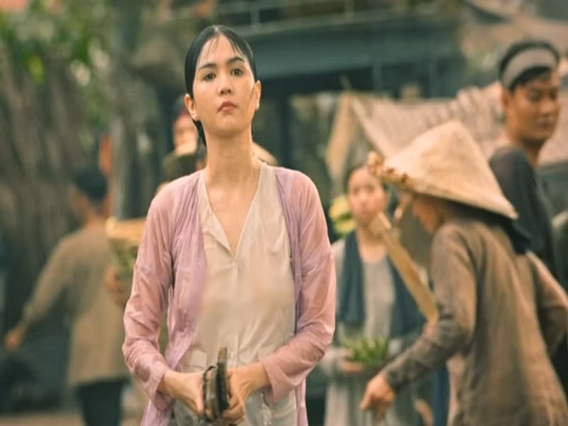 Ngọc Trinh xuất hiện trong phim Chị chị em em 2 ra mắt năm 2023. Ảnh: Thể Thao Văn Hóa.