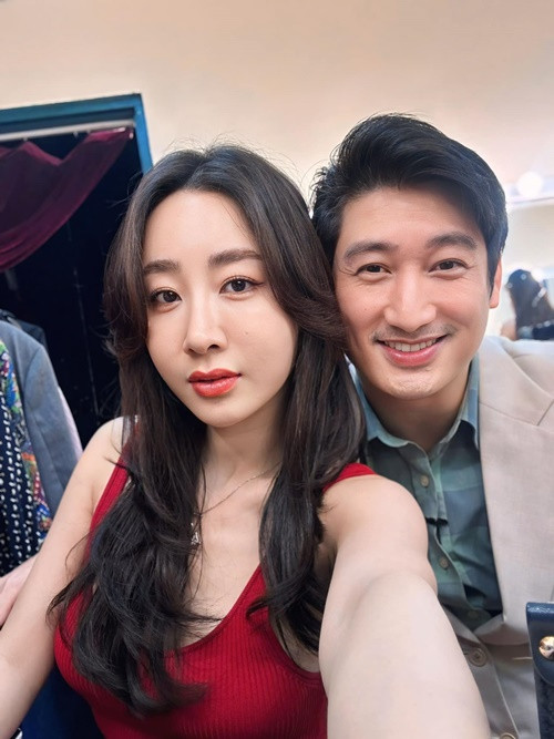 Trước khi hẹn hò Thùy Anh, Ngọc Quỳnh từng hai lần ly hôn. Còn Thùy Anh làm mẹ đơn thân những năm qua.