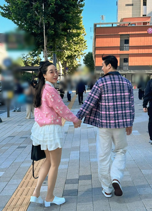 Ngọc Quỳnh được khen ngợi ngày càng phong độ, trẻ trung sau khi yêu Thùy Anh.