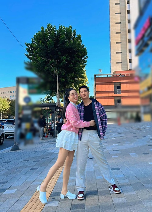 Ngọc Quỳnh và Thùy Anh cùng sang Hàn Quốc tân trang nhan sắc.