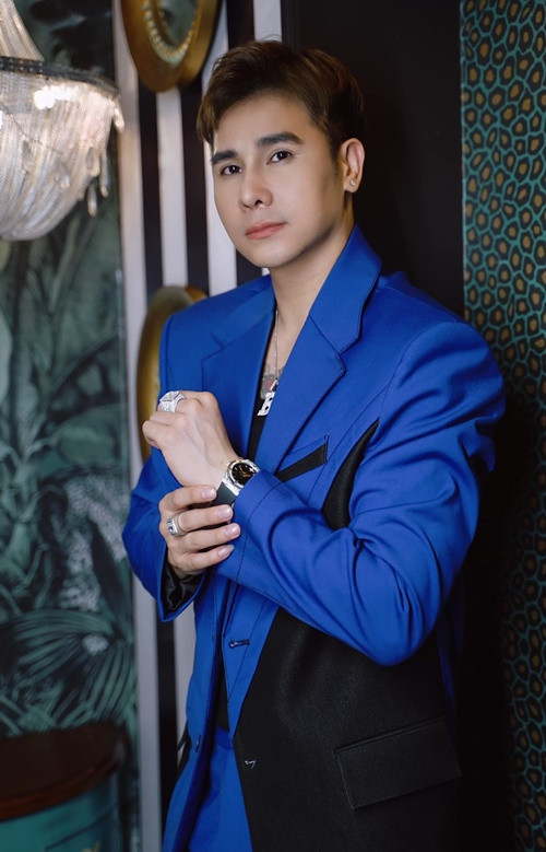 Chu Bin không lên tiếng về ồn ào. Anh chỉ viết ẩn ý: "Cuộc đời như một trò chơi, hãy nếm đi rồi biết mùi vị của nó. Đắng cay có nhưng quan trọng phải biết sai mà sửa, buông bỏ mà tu". Ảnh: FB Chu Bin.