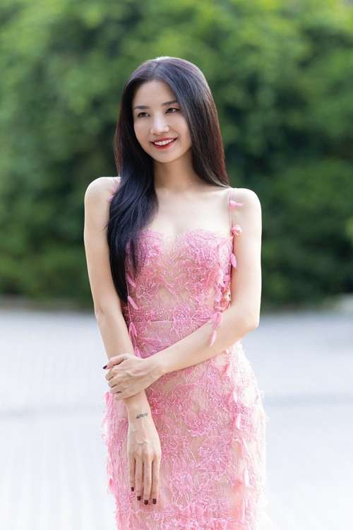 Trước đó, nữ diễn viên có khoảng 2 - 3 lần chuẩn bị đám cưới. “Có lần, hai gia đình gặp nhau, đã xây nhà nhưng vẫn kết thúc”, Minh Khuê nói. Ảnh: FB Minh Khuê.