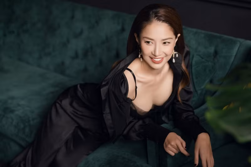 Năm 2022, Minh Khuê công khai bạn trai. Nữ diễn viên phim Thương ngày nắng về chia sẻ trên Dân Việt, người yêu cô có tham gia sản xuất phim nhưng không phải người nổi tiếng. Ảnh: FB Minh Khuê.