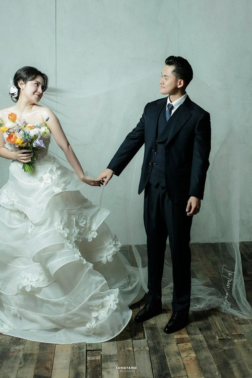 Bạn đời của Thái Trinh được khen ngợi điển trai, phong độ.