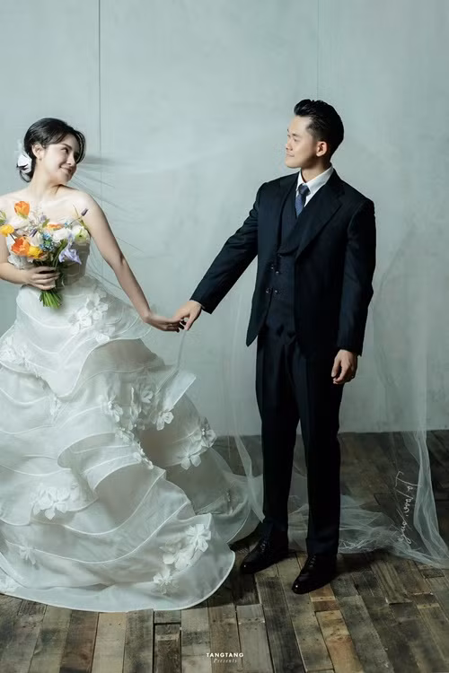 Bạn đời của Thái Trinh được khen ngợi điển trai, phong độ.