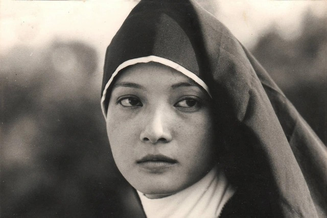 Lê Khanh vào vai tu sĩ Băng Thanh trong phim "Săn bắt cướp" cuối thập niên 1980.