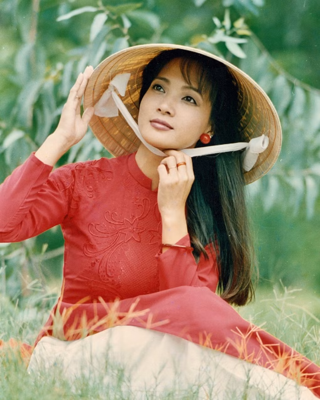 Lê Khanh cũng là một trong những gương mặt "mỹ nhân ảnh lịch" một thời cùng với Việt Trinh, Diễm Hương, Y Phụng, Giáng My… Chị thu hút bởi nét đẹp đằm thắm, thanh lịch của người Hà Nội.