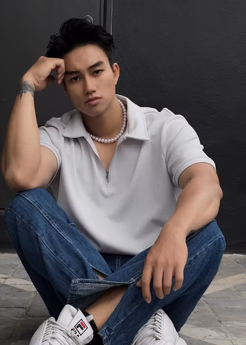 Trần Hoàng Nhật trẻ trung, năng động khi dạo phố. Ảnh: FB Trần Hoàng Nhật.