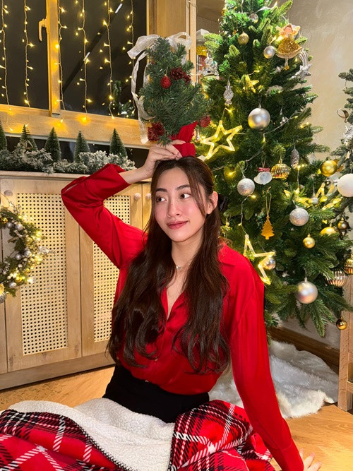 Nàng hậu khoe tổ ấm đẹp lung linh về đêm. Ảnh: FB Lương Thùy Linh.