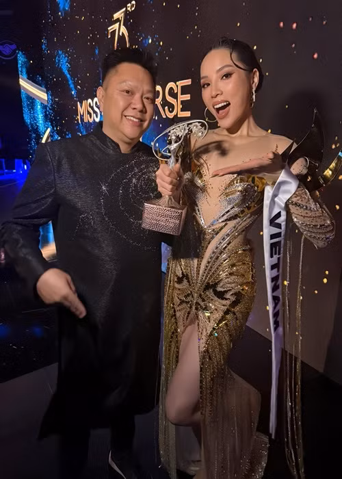 Kỳ Duyên rạng rỡ ở hậu trường sau bán kết. Ảnh: Fanpage Miss Universe Vietnam.
