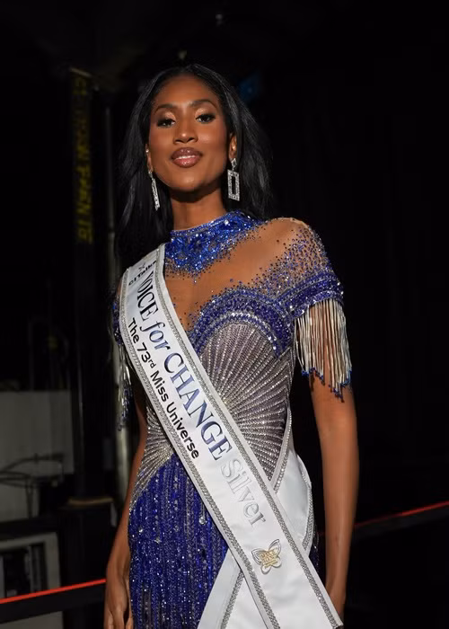 Các giải vàng ở hạng mục Voice For Change gồm đại diện Bolivia, Guatemala và Campuchia. Các giải bạc gồm đại diện Aruba, Bahrain, Guinea, Thái Lan, Phần Lan, Cayman Islands và Eritrea. Ảnh: Fanpage Miss Universe.