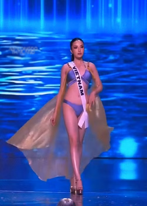 Bước sang phần trình diễn áo tắm, Kỳ Duyên khoe vóc dáng thon gọn, săn chắc với bikini hai mảnh. Ảnh: Fanpage Miss Universe Vietnam.