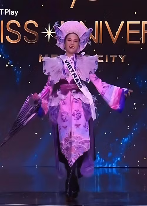 Kỳ Duyên tự tin trình diễn trang phục dân tộc. Ảnh: Fanpage Miss Universe Vietnam.