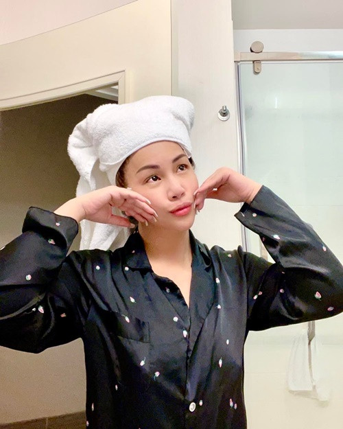 Ở nhà, Minh Tuyết thường để mặt mộc.