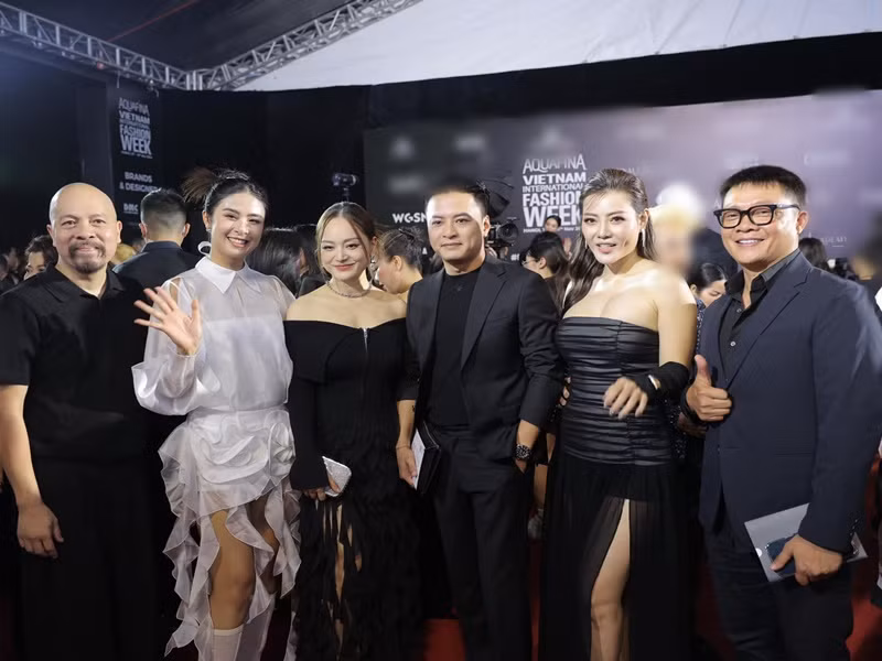 Tại sự kiện Hồng Đăng hội ngộ Ngọc Hân, Thanh Hương (thứ hai bên phải).