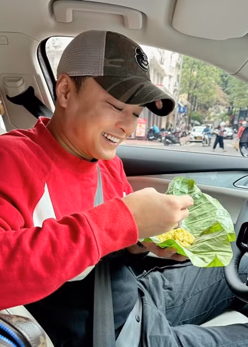 Tháng 7/2022, Hồng Đăng vướng ồn ào ở Tây Ban Nha. Sau đó, anh vắng bóng showbiz Việt.