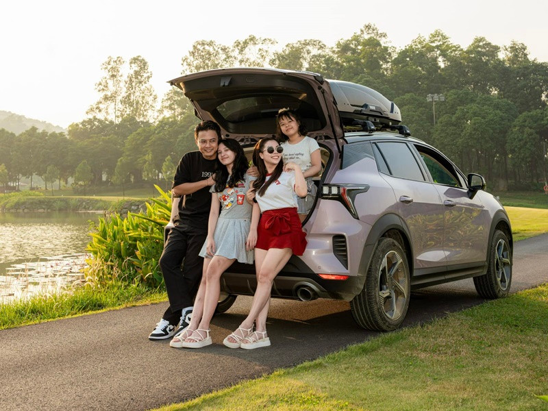 Nam diễn viên phim Thương ngày nắng về khoe tổ ấm hạnh phúc bên vợ đảm đang, các con xinh xắn, ngoan ngoãn.