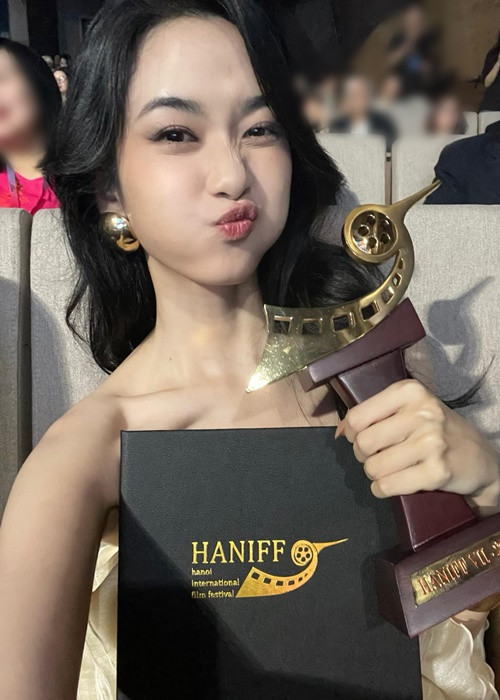 "Miền" của Ngày xưa có một chuyện tình còn bày tỏ: "Quá bất ngờ và xúc động. Xin cảm ơn tất cả những người đã đồng hành cùng Ngọc Xuân trên hành trình này".