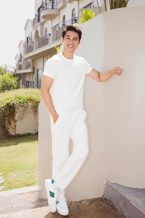 Tuấn Ngọc có nụ cười tỏa nắng "đốn tim" người đối diện. Ảnh: FB Tuấn Ngọc.