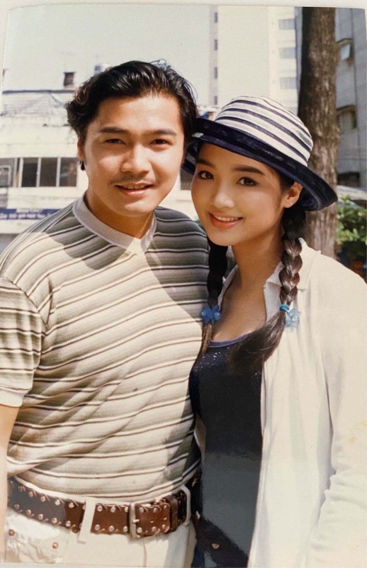 Lý Hùng - Giáng My ở một cảnh phim "Sài Gòn trong trái tim em". 